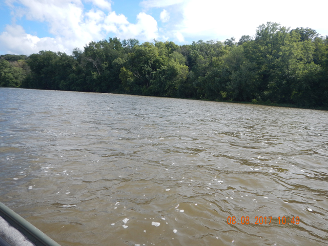 DSCN2290 (1).jpg -                     No other boats on the river today.  Had the whole place to ourselves.           